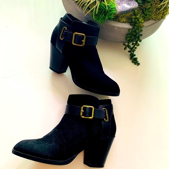Shoe dazzle fall chunky heel ankle boots faux suede black buckle size 6 women - Picture 1 of 11